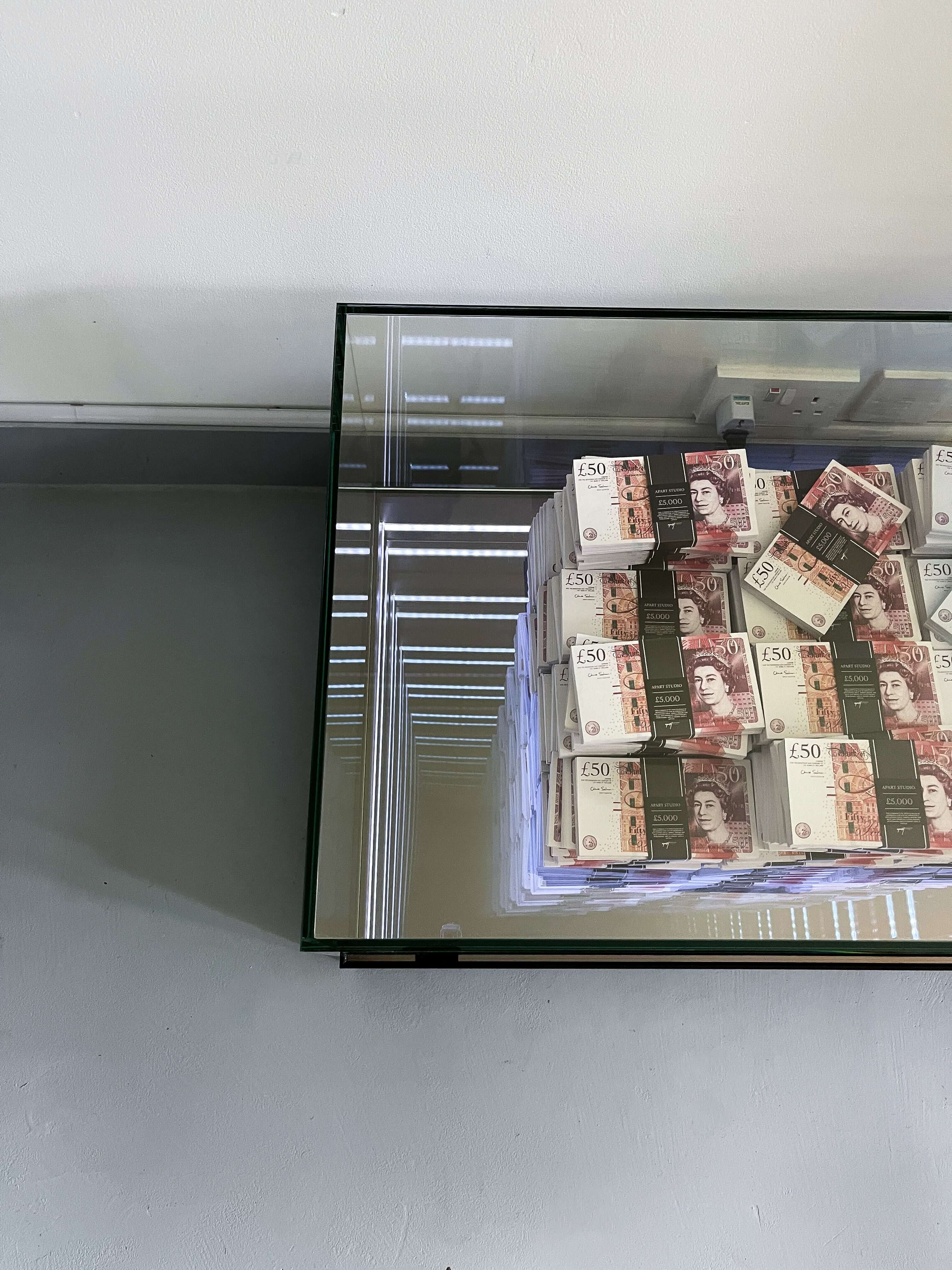 Infinite Money Table - GBP - Image 3